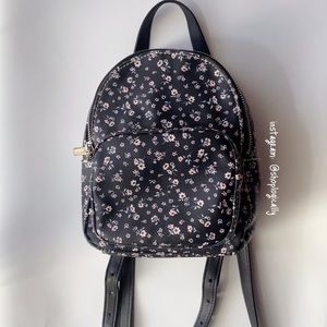 ❌ SOLD ❌ Wild Fable Convertible Floral Backpack